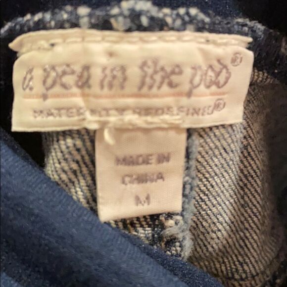 A Pea in the Pod Denim Bermuda shorts - Picture 3 of 5